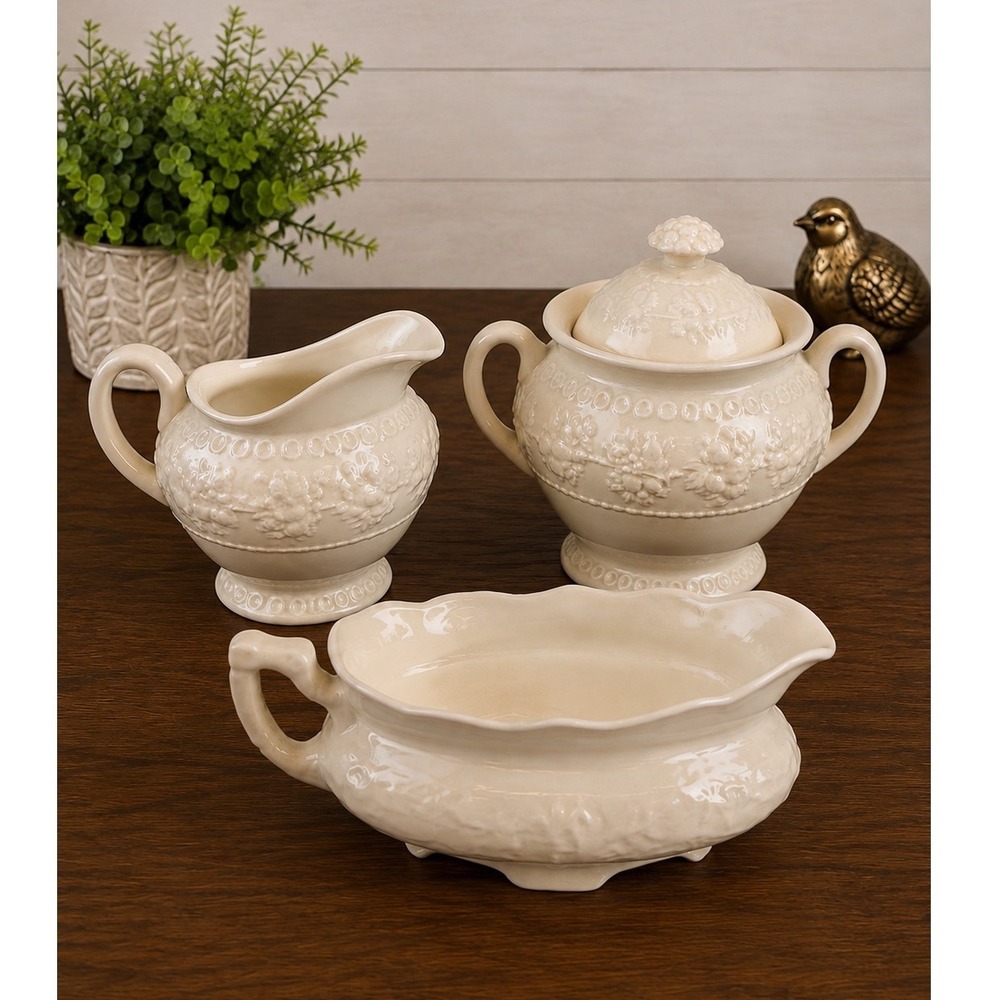 1960's Wedgwood Etruria Barlaston Wellesley Creamer, Sugar Bowl & Gravy Boat Set